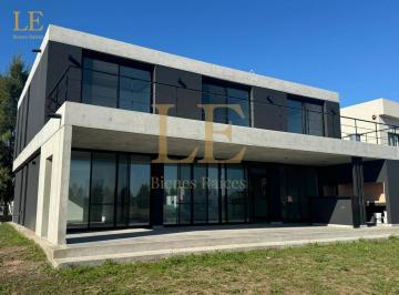 Casa · 293m² · 5 Ambientes · 5 Cocheras · Casa a La Venta en El Naudir a La Laguna