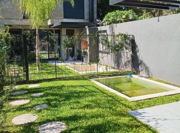 Casa de 4 ambientes, Rosario · Wilde 455 Bis - Condominio - Amenities - Jardín - Parrillero - Pileta.