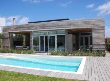 Casa · 487m² · 4 Dormitorios · Casa en Jose Ignacio La Familia