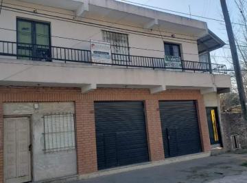 Local comercial de 4 ambientes, Hurlingham · Venta de 2 Locales Mas 3 Viviendas.