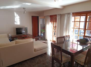 Casa de 5 ambientes, Avellaneda · Hermosa Casa de 5 Ambientes con Gran Patio y Gge