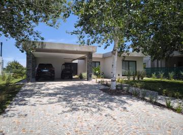 Casa · 244m² · 5 Ambientes · 2 Cocheras · Casaen Venta La Reserva Cardales