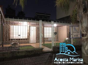 Casa · 80m² · 4 Ambientes · 1 Cochera · Hermosa Casa Impecable!