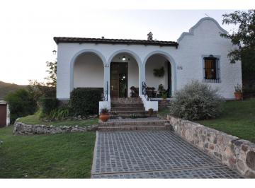 Casa · 120m² · 5 Ambientes · 1 Cochera · Venta en Rio Ceballos &quot; Hermosa Propiedad&quot;