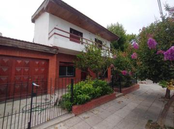 Casa · 300m² · 5 Ambientes · 1 Cochera · Casa Chalet de 5 Ambientes en Morón Norte