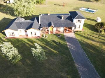 Casa · 450m² · 5 Ambientes · Casa en Estancia Las Malvinas Brandsen