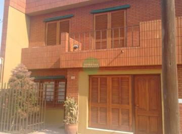 Casa · 230m² · 3 Ambientes · 2 Cocheras · Casa en Venta Pilar - 4 Dorm. Exc. Ubicación - 300 m² - Cochabamba Esq Juan Bautista Alberdi