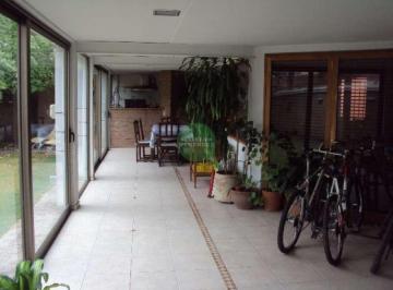 Casa · 460m² · 5 Ambientes · 4 Cocheras · Recibe Menor - con Renta - 1 Dorm en Planta Baja