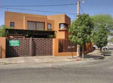 Casa · 310m² · 4 Ambientes · 2 Cocheras · Cerro de Las Rosas - 3 Dorm. - Recibe El 100% en Dptos - con Renta