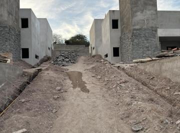 Casa · 97m² · 6 Ambientes · 2 Cocheras · Casa en Venta en Cuesta Colorada