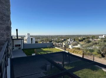 Casa · 97m² · 6 Ambientes · 2 Cocheras · Casa en Housing de Categoria en Cuesta Colorada con Vistas