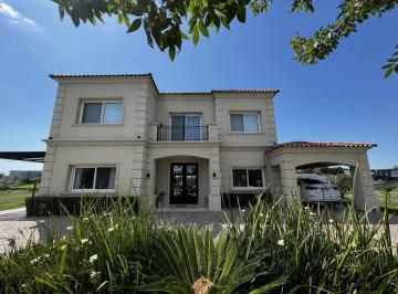 Casa · 210m² · 5 Ambientes · 2 Cocheras · Casa Venta - El Canton - Islas