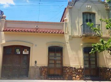Casa · 642m² · 4 Dormitorios · 2 Cocheras · Casa a Reciclar en Santiago del Estero Al 200