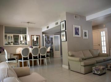 Casa · 400m² · 8 Ambientes · 2 Cocheras · Casa - El Bosque