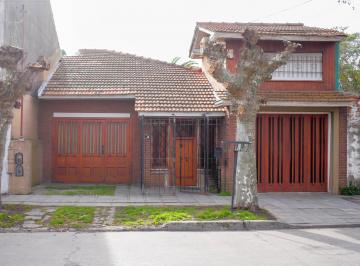 Casa · 299m² · 3 Dormitorios · 2 Cocheras · Chalet 4 Amb. con Parque, Quincho y Garage - Ayolas y Casildo Villar
