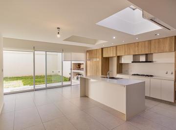 Casa · 350m² · 7 Ambientes · Espectacular Casa, 5 Dorm., Jardin, Barrio Martín, Rosario, Venta