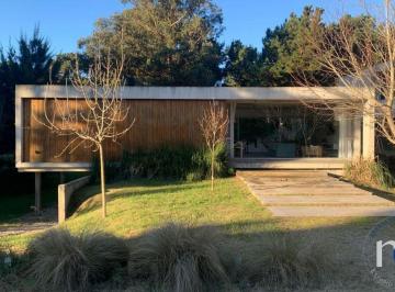 DEI-DEI-1212_2 · Casa en Venta 4 Dorm. en Costa Esmeralda Barrio Deportivo Barrio Privado