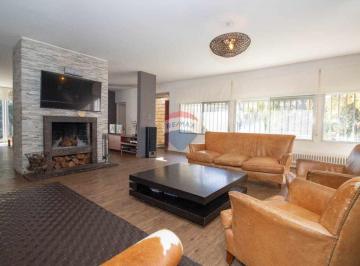Casa · 211m² · 7 Ambientes · 2 Cocheras · Venta Casa 4 Dorm. Gran Terreno Carrasco Sur
