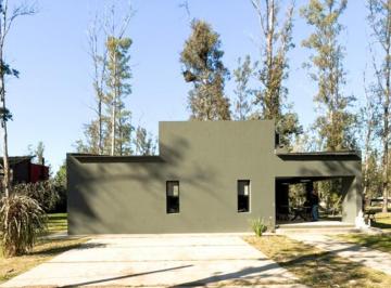 Casa · 130m² · 3 Ambientes · 2 Cocheras · Casa en Campo Timbo