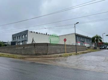 Bodega-Galpón · 700m² · Frente a Vespasiani - a 1 Cuadra de Sagrada Familia - Galpón 700 m Cub