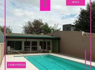 Casa · 170m² · 4 Ambientes · 4 Cocheras · Venta Casa de 2 Dorm., Quincho con Pileta, Galpon