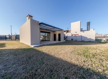 Casa · 73m² · 4 Ambientes · En Venta - Casa 2 Dorm. con Quincho y Parrillero - Funes Norte