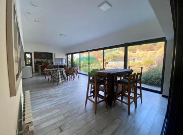 Casa · 450m² · 4 Ambientes · 4 Cocheras · 4 Dorm. - 1 Planta - Calef. Centr - 450 m² Cubiertos
