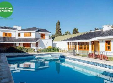 Oficina comercial · 580m² · 5 Ambientes · 6 Cocheras · 5 Dorm - 580 m² Cubiertos - Calef. Central - Categoría