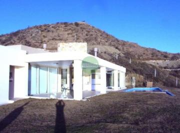 Casa · 480m² · 3 Ambientes · 4 Cocheras · 3 Dorm - Categoria - 3500 m² de Terreno