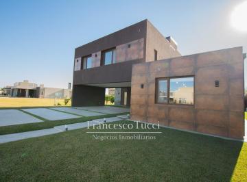 Casa · 337m² · 5 Ambientes · 2 Cocheras · Casa en Venta 5 Ambientes Prados del Oeste