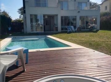 Casa · 800m² · 4 Ambientes · 3 Cocheras · Casa en Alquiler San Isidro Labrador!