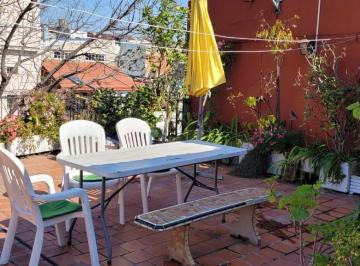 Casa · 236m² · 6 Ambientes · 1 Cochera · Casa en Boedo Lote Propio con Local