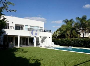 Casa · 377m² · 7 Ambientes · 4 Cocheras · Casa en Venta en St. Matthew´s, Pilar