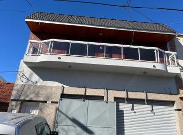 Casa de 4 ambientes, Lomas de Zamora · Venta de Chalet de 4 Ambientes en Primer Piso por Escalera.