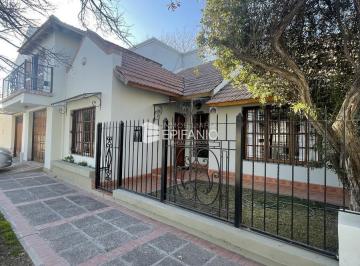 Casa · 180m² · 6 Ambientes · 2 Cocheras · Venta - Casa en Barrio Parque San Juan - C071