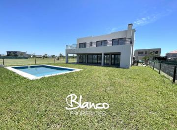 Casa · 202m² · 4 Ambientes · 1 Cochera · Casa en Venta en Puertos del Lago, Barrio Riberas, Escobar, G. B. a. Zona Norte