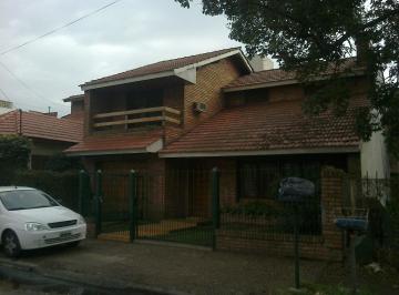 Casa · 200m² · 4 Ambientes · 2 Cocheras · Venta - Chalet 4 Amb con Gran Lote y Fondo! Temperley