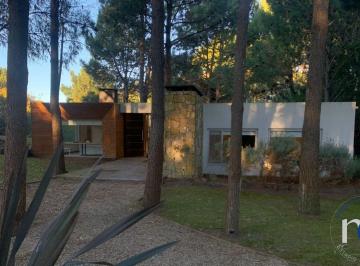 DEI-DEI-1213_2 · Casa en Venta 3 Dorm. en Costa Esmeralda Barrio Deportivo Barrio Privado