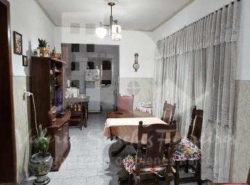 Casa · 174m² · 6 Ambientes · Casa a La Venta en Quilmes Oeste