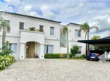 Casa · 580m² · 8 Ambientes · 2 Cocheras · Casa en Venta en Castores - Nordelta