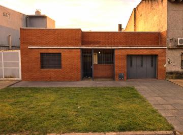 Casa de 3 ambientes, Quilmes · Casa 3 Ambientes con Garage y Patio Apta Credito