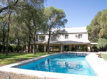 Casa · 390m² · 8 Ambientes · 4 Cocheras · Casa en Claros del Bosque