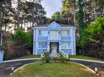 Casa de 5 ambientes, Costa del Este · Casa de Categoria de 5 Ambientes