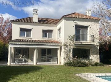 Casa · 297m² · 10 Ambientes · 2 Cocheras · Casa Venta Ayres del Pilar 3 Dorm.
