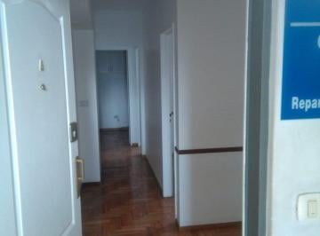 Departamento de 4 ambientes, Morón · Depto Uso Profesional, 3 Despachos, 1 Cuadra de La Plaza de Morón.