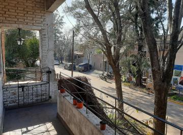 PH de 4 ambientes, San Isidro · Chalet 3 Plantas, Sobre Calle Tranquila, Cercana Al Río y Paseos Costeros.