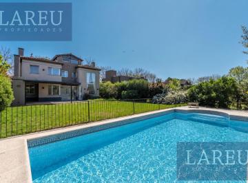 Casa · 240m² · 4 Ambientes · 2 Cocheras · Casa en Venta con Renta - Barrio Privado Los Tacos