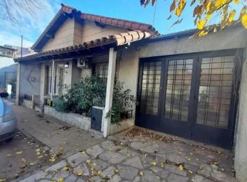 Casa · 150m² · 4 Ambientes · 1 Cochera · Casa en Venta de 4 Ambientes en Carapachay