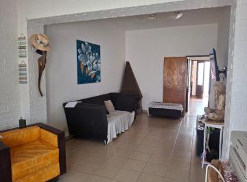 Casa · 150m² · 4 Ambientes · 1 Cochera · Casa en Venta de 4 Ambientes en Carapachay