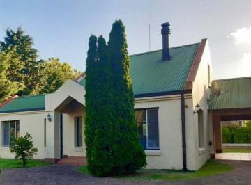 Casa · 130m² · 4 Ambientes · 1 Cochera · Casa en Venta y o Alquiler en Banco Provincia Moreno